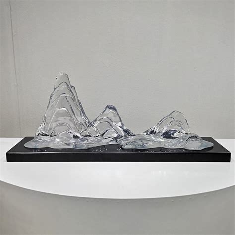 上海创意透明树脂雕塑假山