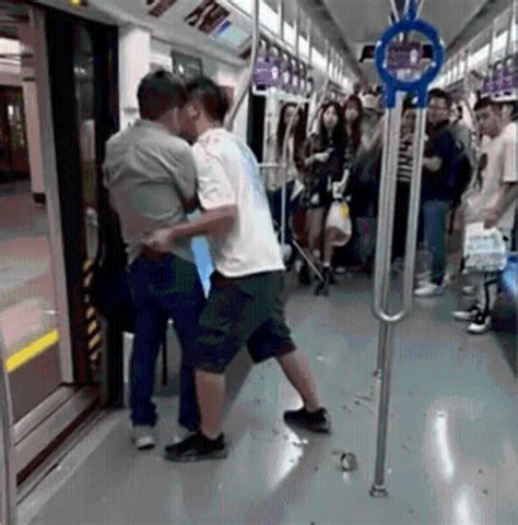 上海地铁两人互殴搞笑配音