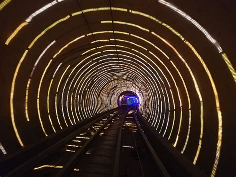 上海外滩观光隧道有啥