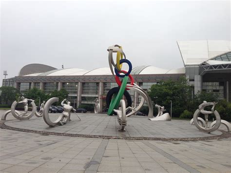 上海广场不锈钢雕塑设计