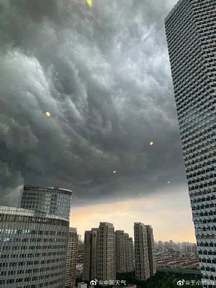 上海暴雨白昼如夜