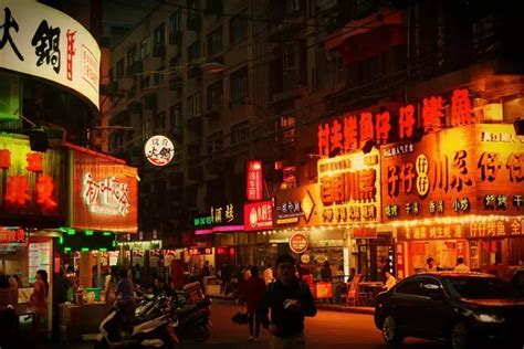 上海闵行东川路附近的美食一条街
