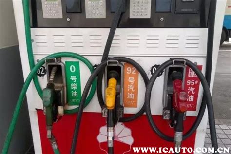不同加油站的油能混加吗