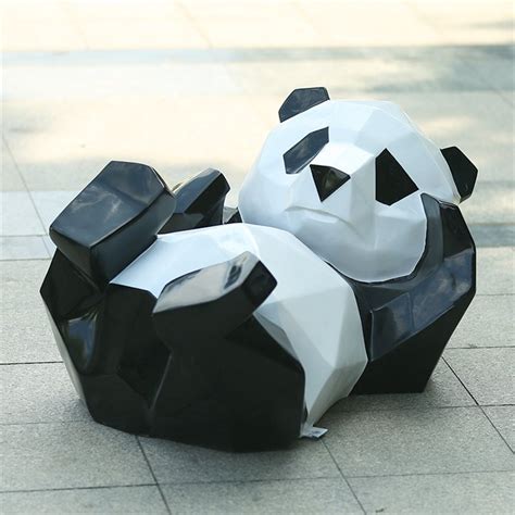 不锈钢几何熊猫雕塑