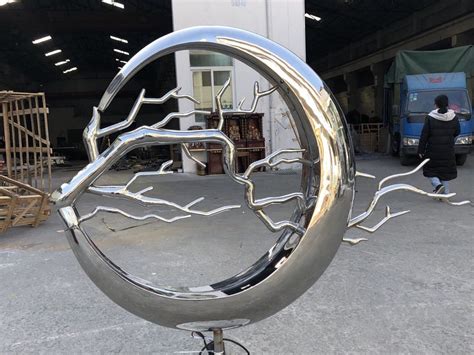 不锈钢扭曲圆环雕塑