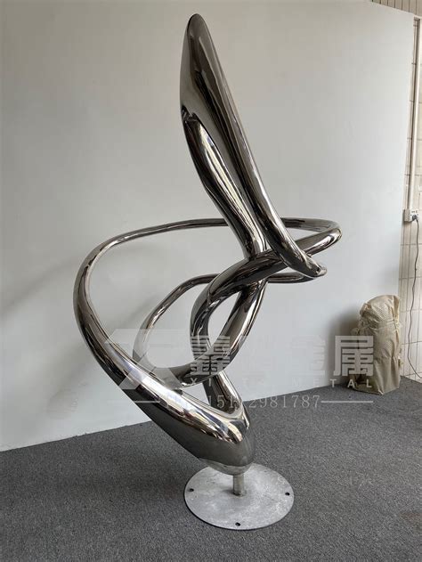 不锈钢抽象雕塑造型