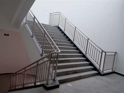 不锈钢楼梯踏步图片