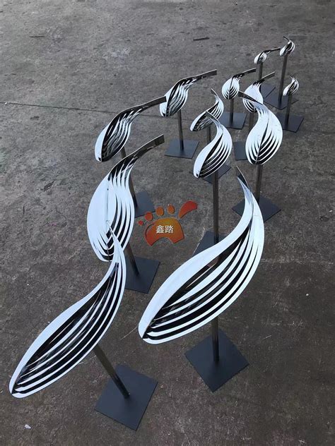 不锈钢白色鱼雕塑