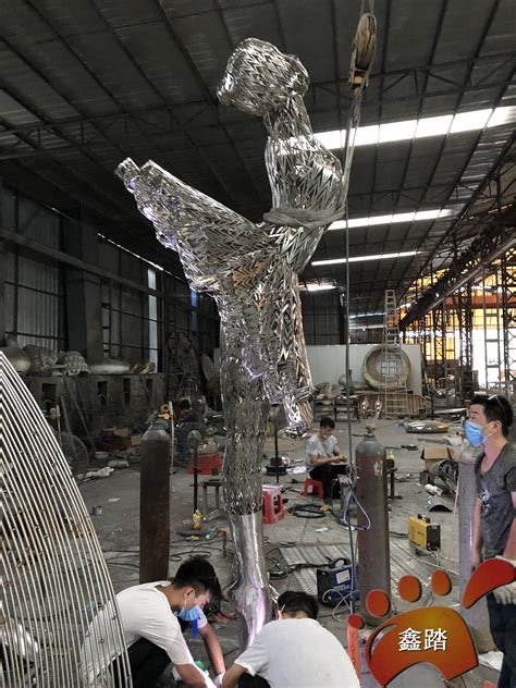不锈钢雕塑制造过程
