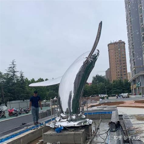 不锈钢鲸鱼镜面雕塑