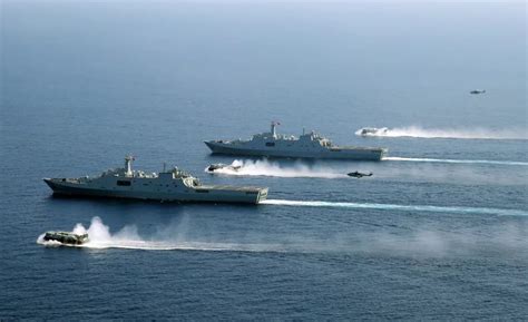 中国军舰现身台海东部