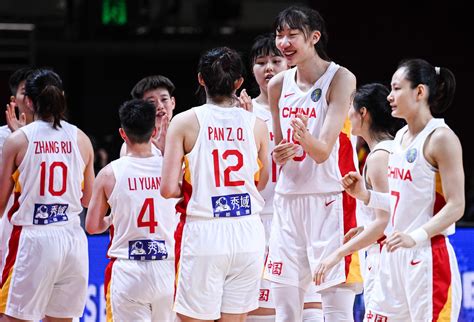 中国女篮球队员比赛