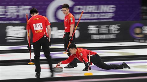 中国男子冰壶队战胜瑞士队