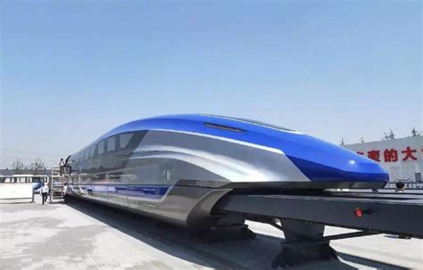 中国第一个磁悬浮列车开始试运行