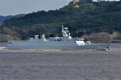 中国锈迹斑斑的护卫舰