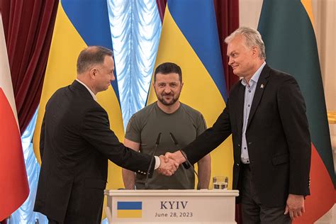 乌克兰总统与三国会谈