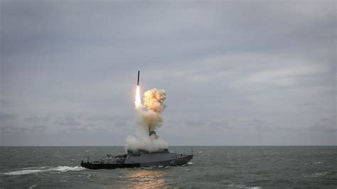 乌军发射巡航导弹袭击俄罗斯舰艇