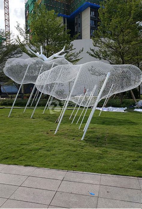 云南大型镂空玻璃钢雕塑设计
