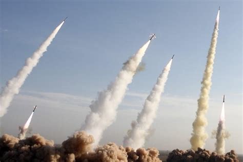 伊朗发射导弹袭击飞机