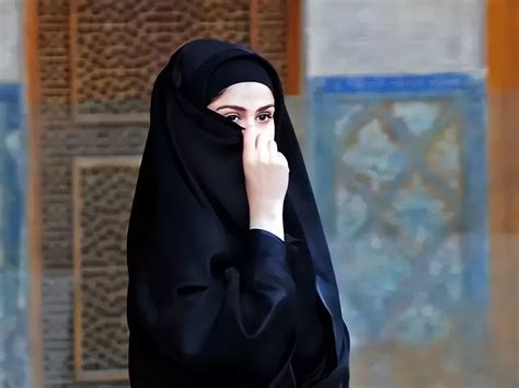 伊朗女性为什么必须戴头巾