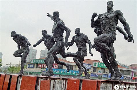 体育运动员雕塑
