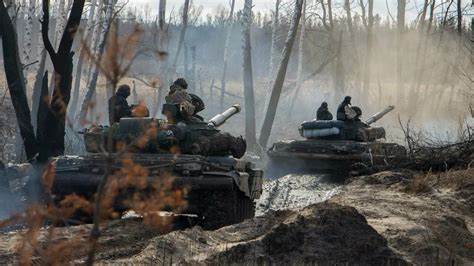 俄乌战场乌克兰士兵用苏联坦克