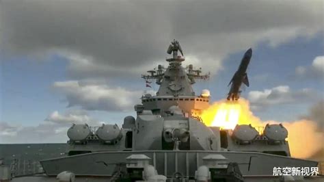 俄军舰向乌海军开火