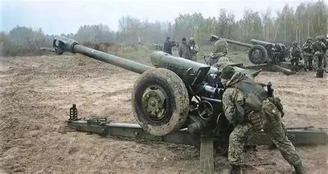 俄军2s7自行火炮摧毁乌军火炮