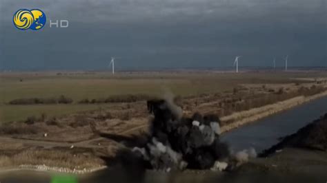 俄罗斯军队炸毁大坝