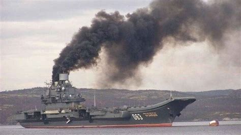 俄罗斯舰艇冒烟