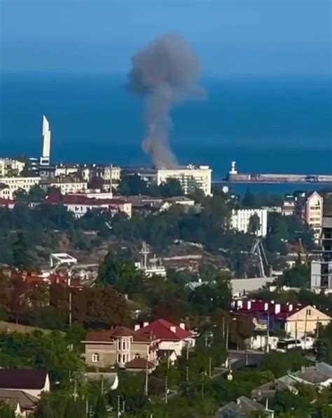 俄黑海舰队总部大楼被炸后图片