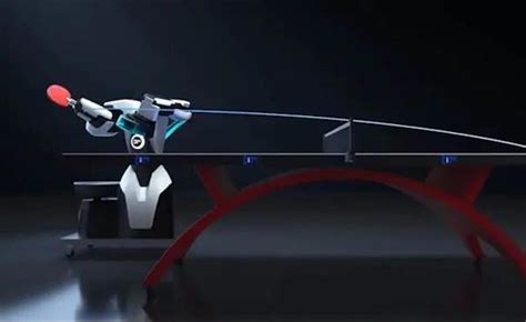 全球首款乒乓球发球机器人