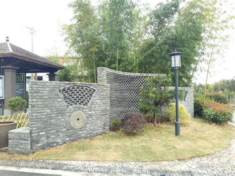 农村砖砌花式围墙图片