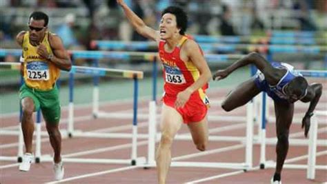 刘翔2004年雅典夺冠