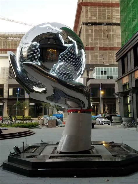 北京广场玻璃钢雕塑按需定制