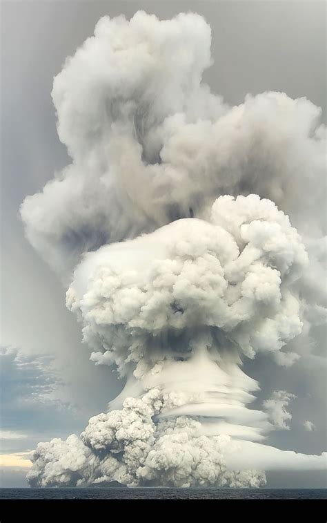华人拍摄汤加火山爆发