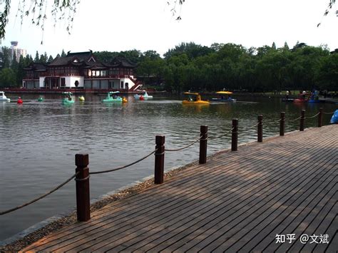 南京莫愁湖和玄武湖哪个湖好玩