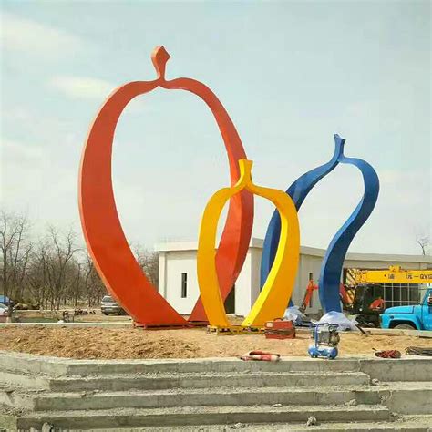 南阳镇平玻璃钢抽象雕塑
