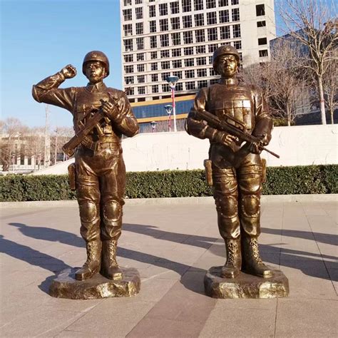 卡通现代军人雕塑