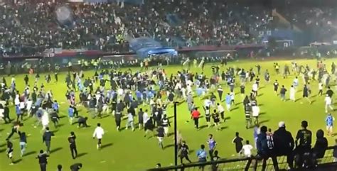 印尼发生严重球迷冲突致129人死亡