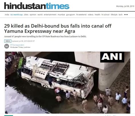 印度一巴士掉入高速