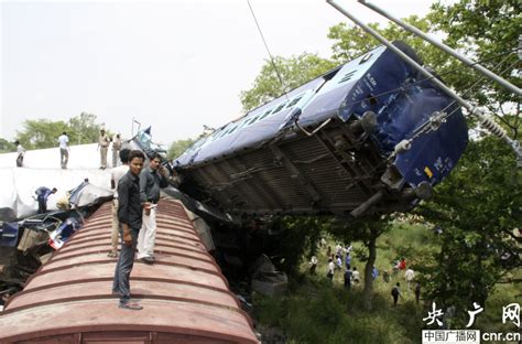 印度列车相撞事故已致死伤超千人了吗视频