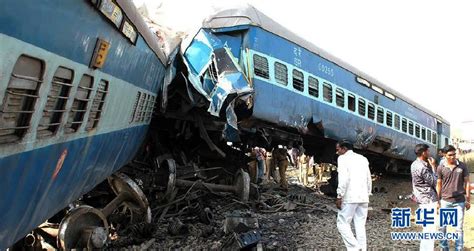 印度火车事故造成多人死伤