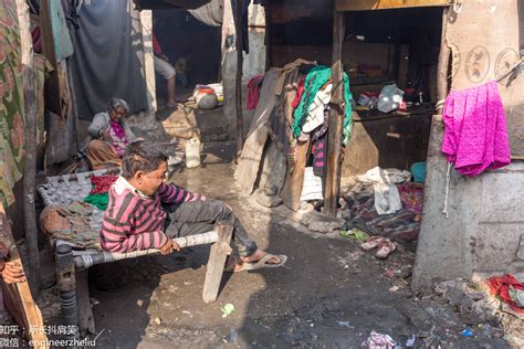 印度贫民窟里面用砖头垒的房子