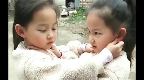 双胞胎儿童打架视频