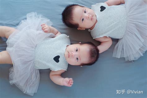 双胞胎宝宝