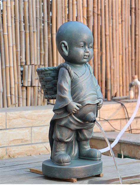 可爱小孩雕塑