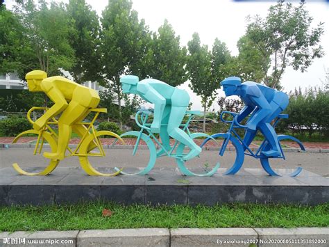 四座自行车雕塑图片