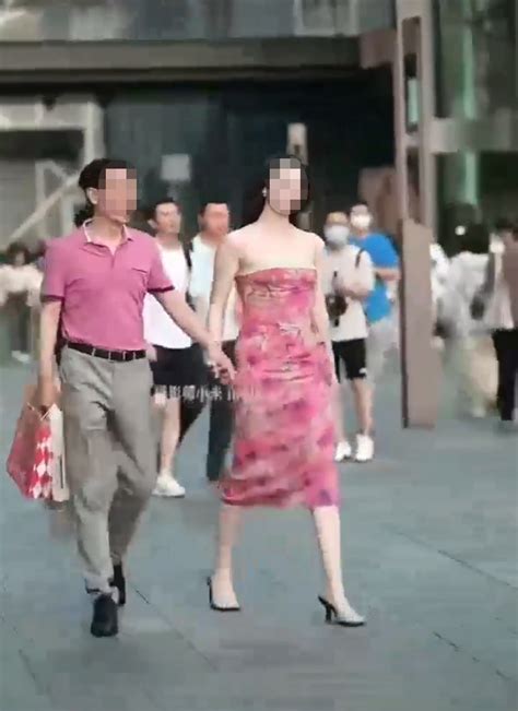国企领导和小三逛街女子照片