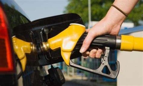 国内成品油价迎年内第十涨